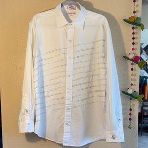 EUC VINTAGE ECKO UNLTD white long-sleeve button-up shirt features a distinctive